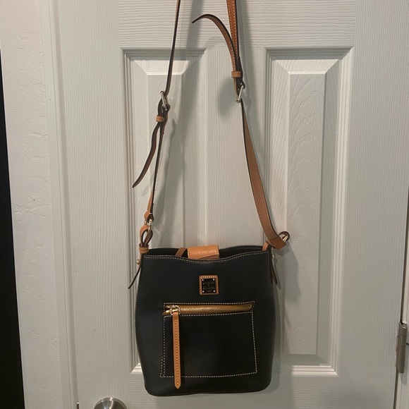 1975 EUC D&B Crossbody Smooth Black Leather with Magnetic Clasp - Picture 6 of 8